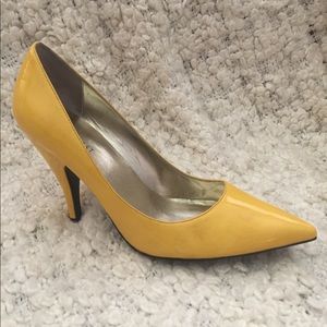Yellow nine west pumps